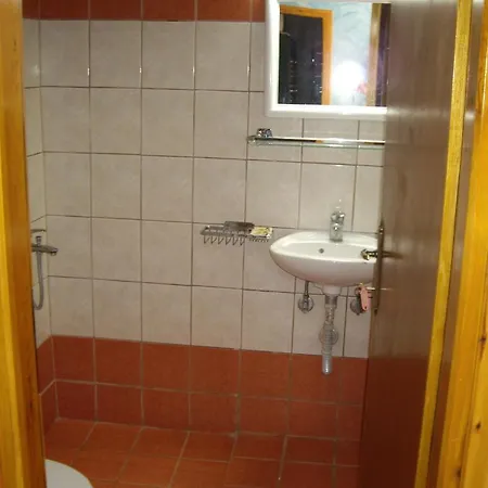 Aivaliotis House بيت ضيافة *